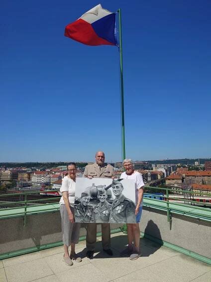 Dcery generála Josefa Buršíka v Armádním muzeu Žižkov