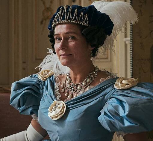 sidse-babett-knudsen-ehrengard-netflix-film-locations-curtsy