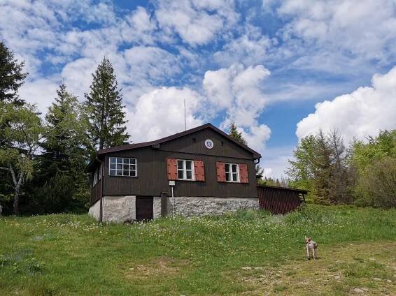 Šárka - výlet Ostrý přes Kozinec z Tyry - Vrcholovka.cz