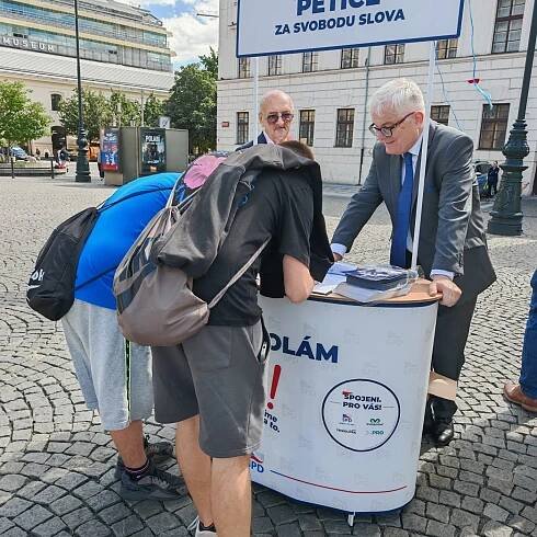 Milan Urban (SPD): Když přestanou Piráti vyhazovat peníze, můžeme mít MHD v Praze zdarma | iportaL24.cz