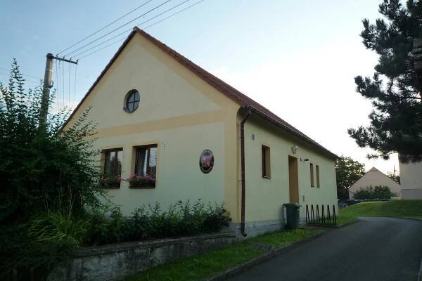 Cerhonice - obecní úřad foto 1