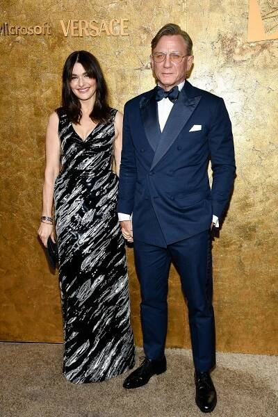 Daniel Craig má zbrusu nový účes, který by u něj čekal málokdo. Za ruku si výjimečně přivedl i svou krásnou paní