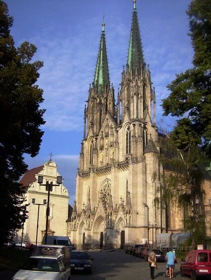 Olomouc-Václavské náměstí-katedrála sv.Václava-Foto:Ulrych Mir.