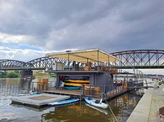 Pergola Latin 80, Kayak Beach Bar, Praha