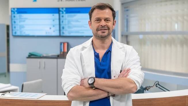 Alexander Bárta hviezdi ako Balog z Nemocnice: Pamätáte si ešte, ako vyzeral v Paneláku?