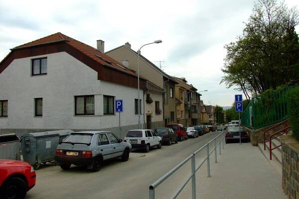 Soubor:Brno-Zidenice - Slatinska street.jpg