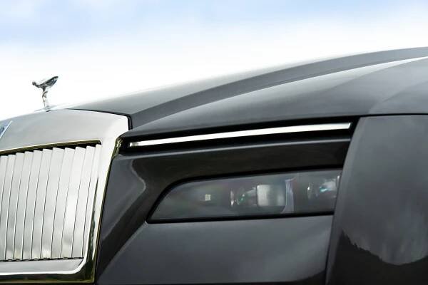 Za volantem elektrického Rolls-Royce. Spectre nešokuje čísly, přesto je výjimečný