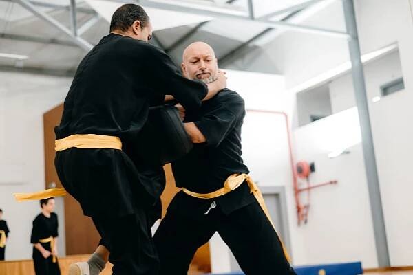 Atletas a treinar no Clube de Kung fu Hong Long