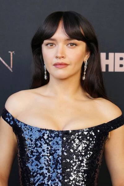 Olivia Cooke - Rod Draka - Série 1 - Z akcí