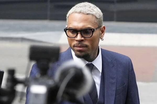 Chris Brown pleads not guilty in London assault case, trial date set - Los Angeles Times