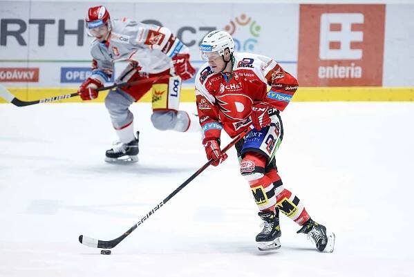 Hokejové utkání Tipsport extraligy HC Dynamo Pardubice (v červeném) vs. Mountfield Hradec Králové.