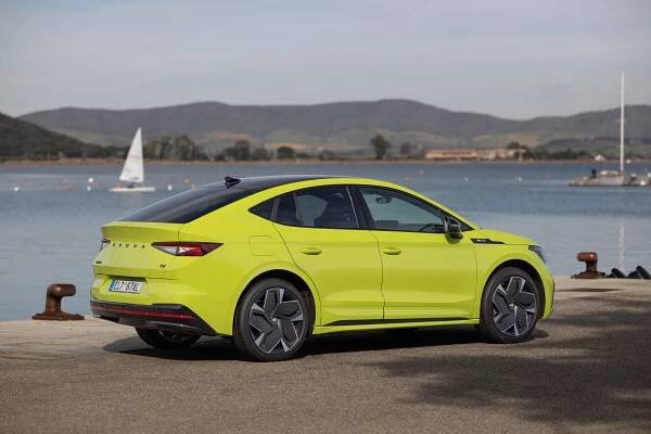 Škoda zvedala ceny: Enyaq zdražil až o 85 tisíc, má ale výbavu navíc. Rostla i Fabia