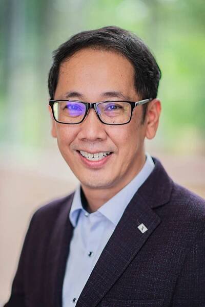 Rev Larry Lee