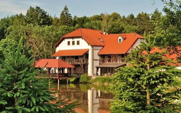 Booking.com: Pobyt ve zrekonstruovaném mlýnu u jezera - Skrz.cz