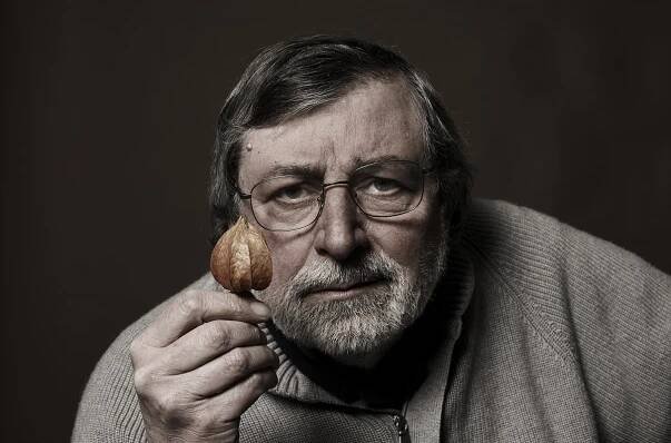 Biografia - Francesco Guccini Official