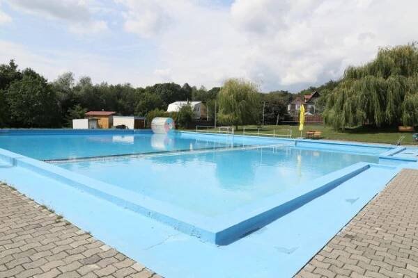 Koupaliště v Dubí před opravou | foto: Iveta Lhotská,  MAFRA / Profimedia