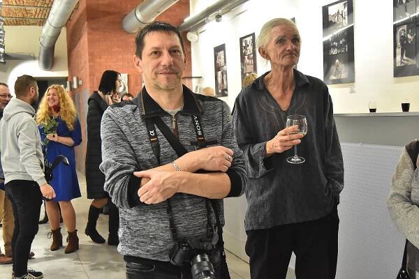 Robert Rohál: Neobyčejně obyčejní – obyčejně neobyčejní, fotografie z vernisáže - Město Přerov
