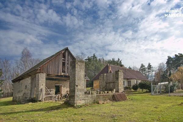 Rodinný dům se stodolou a pozemkem 3600 m2, Prachov, okr. Jičín