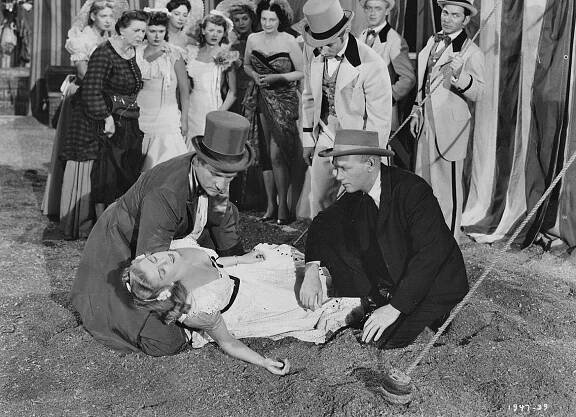 Eileen Christy, Ray Middleton, Harry Carey Jr. - Sweethearts on Parade - Z filmu