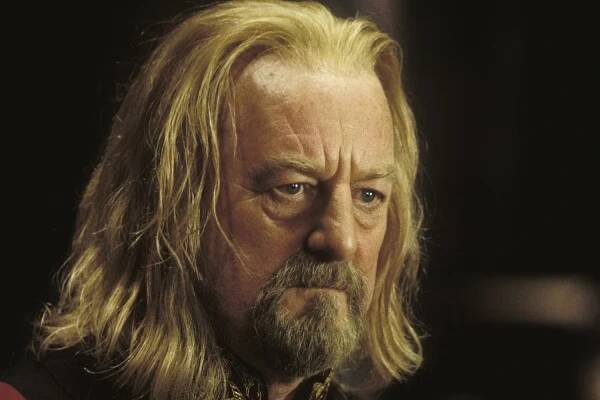Zemřel Bernard Hill, kapitán z Titanicu a Théoden z Pána prstenů