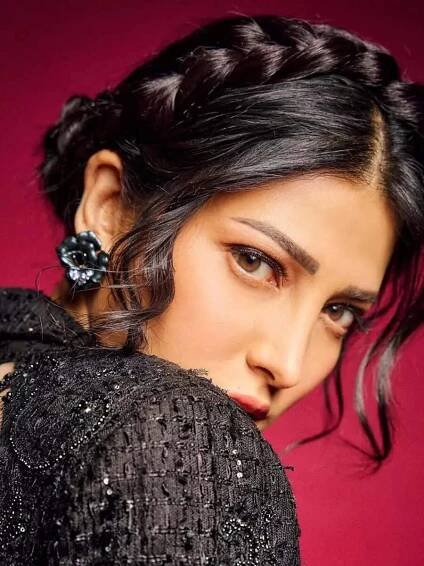 Shruti Haasan Stuns in an All-Black Power Look