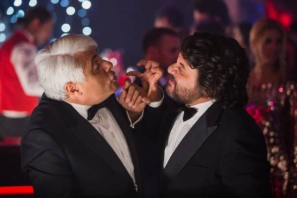 Dino Abbrescia, Pasquale Petrolo - Modalità aereo - Z filmu