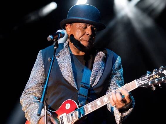 Tito Jackson takes last bow during Munich show days before death