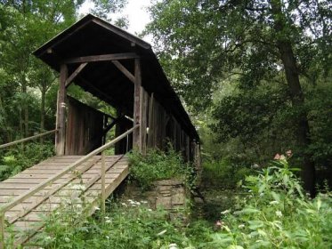 Soubor:Doubravník Prudká, dřevěný krytý most přes Svratku.jpg – Wikipedie