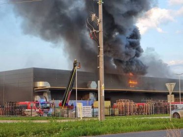 Požár lakovny v Hořovicích na Berounsku způsobil škodu za tři miliony