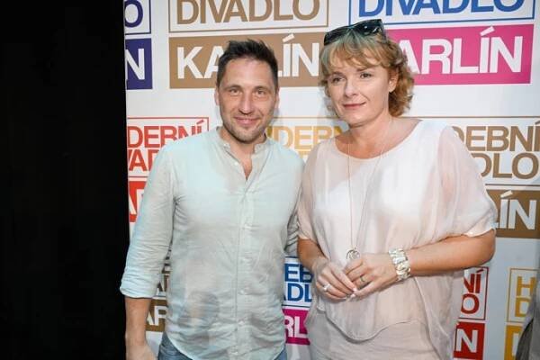 FOTO: Barbora Munzarová a Martin Písařík si zahrají v novém muzikálu Močál Story. – stránka 47
