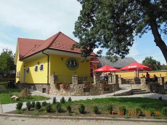 Restaurace Berchtold v Buchlovicích / Stavební společnost Zess a.s.