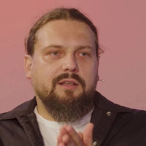 James Cole: Česko je konopím prorostlé, mafie ale řídí většinu trhu, za peníze z marihuany financuje zločin