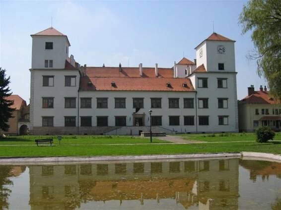 okolí hotelu: zámek Bučovice | Hotel PANON - Hodonín