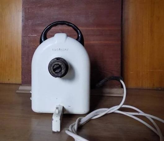 Kuchyňský robot UKS