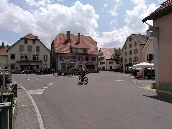 Neuchâtel – Gelbe Häuser am See – margadant.net