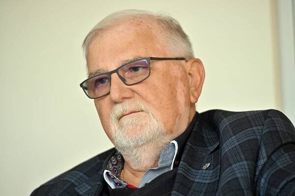 Přežili jsme komunisty, covid a Babiše, přežijeme i Fialovu vládu, říká Hanák
