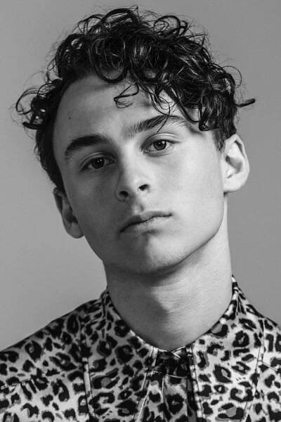 Wyatt Oleff herec