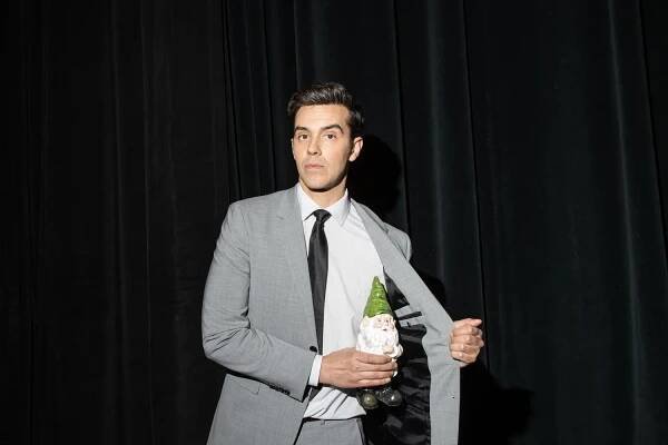 Michael Carbonaro — The Magicians Project