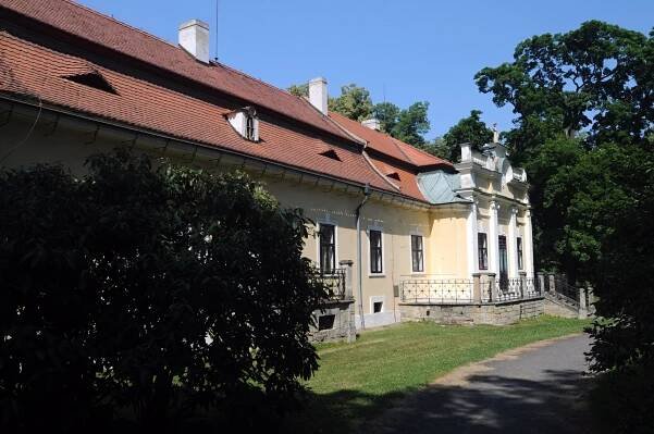 Peruc zámek, Oldřichův dub, Boženina studánka a Krásná vyhlídka 3