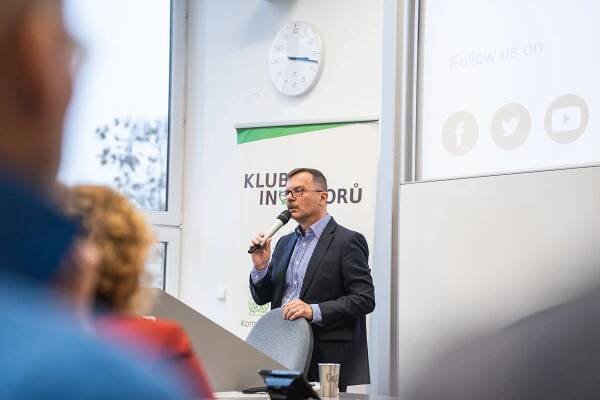 Jan Frait: Když jde v ekonomice vše dobře, buďme obezřetní, může jít o iluzi | Ekonomicko-správní fakulta MU