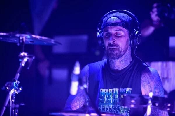 travis barker Archives - SPIN
