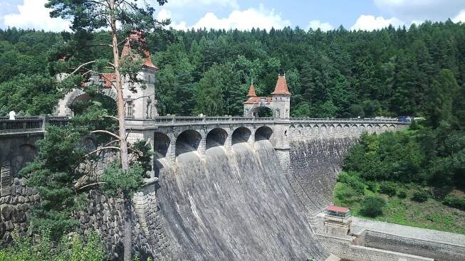 Tešnovská přehrada: Les Království a občerstvení