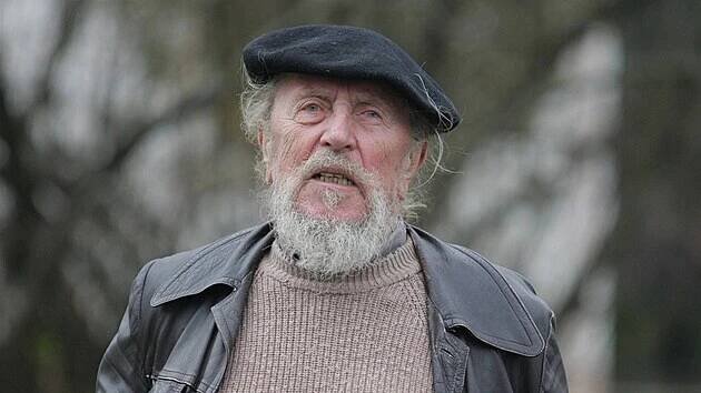 Stanislav Hanzík, autor sochy královéhradeckého starosty Ulricha  (8. listopadu 2010)