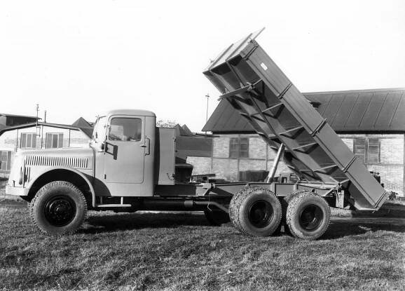 Nejslavnější československý náklaďák? Legendární Tatra 111! Sloužila wehrmachtu, stavbám socialismu, proslavila se ve světě a na Sibiři měla dokonce pomník