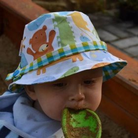Střih a fotonávod - dětský klobouček