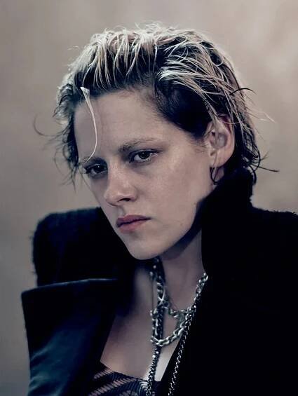 Kalendář Pirelli 2020 vzdává hold Shakespearovi. V roli Julie Emma Watson i Kristen Stewart! | LP-Life.cz