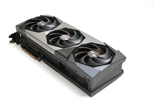 Test grafiky MSI GeForce RTX 5080 16G Suprim SOC. Mrazivě studená