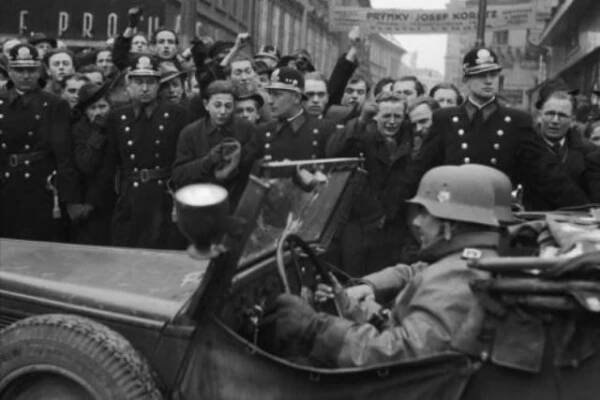 15. března 1939 přijíždějí do Prahy německé...