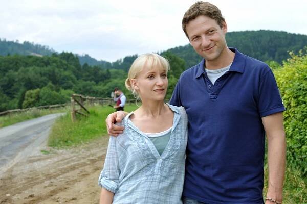 Das Glück dieser Erde - Die Bedrohung - Z filmu - Eva Herzig, Thomas Unger