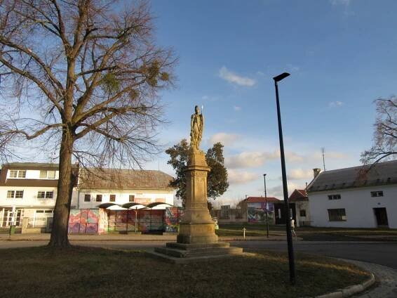 Socha svatého Floriána na Návsi Svobody v Olomouci Holicích 